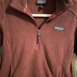 Patagonia half zip in this gorgeous plum color!